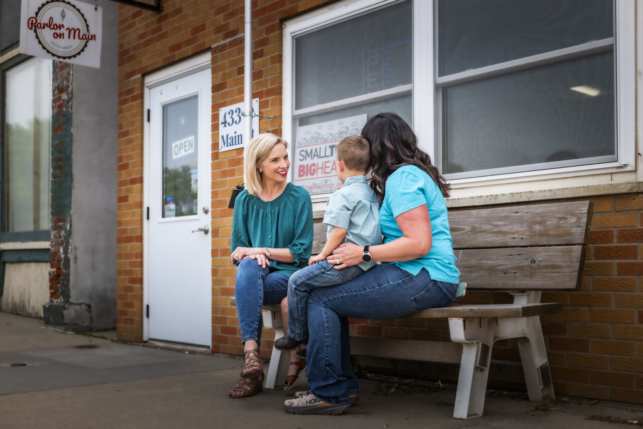 Meet Ashley - Ashley Hinson for Iowa